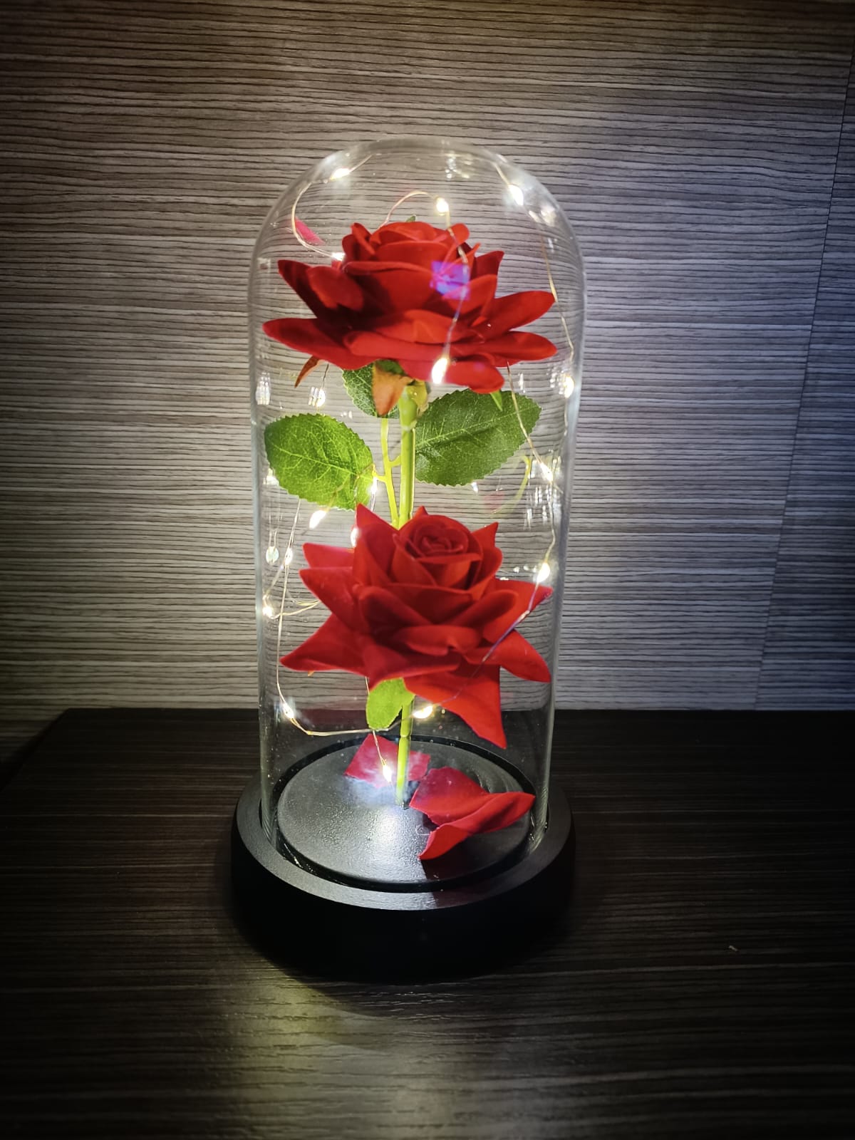 Rosa Doble en Cúpula de Vidrio con Luz LED